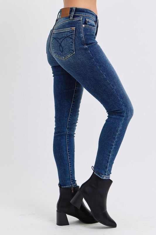 Judy Blue Full Size Mid-Rise Waist Skinny Jeans with Pockets