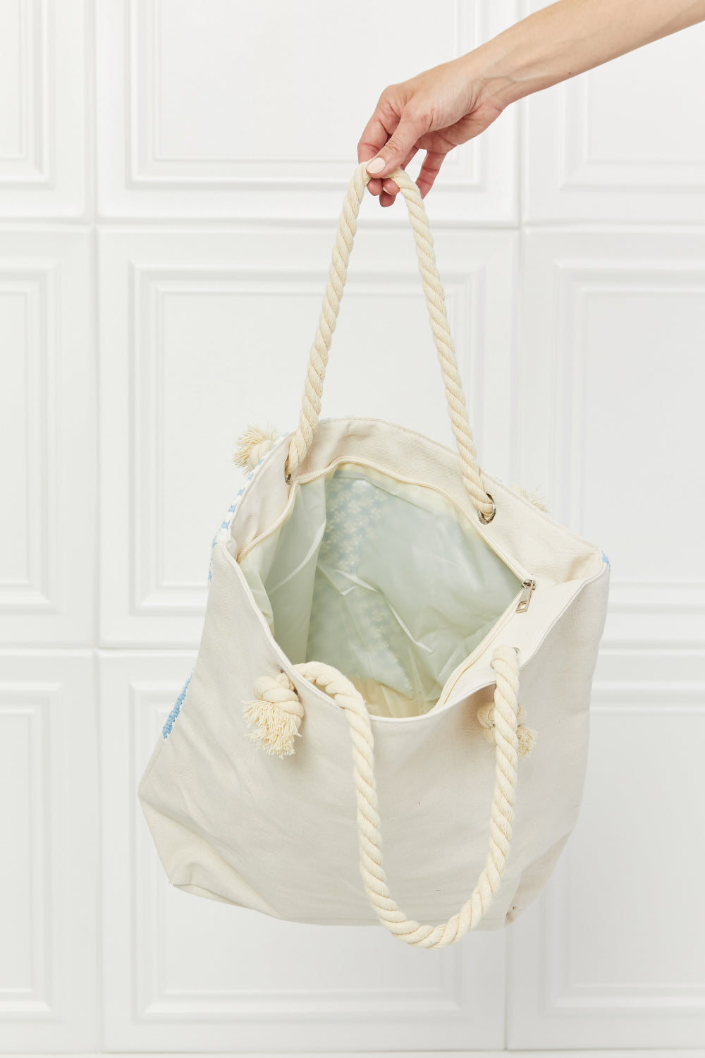 Justin Taylor Picnic Date Tassle Tote Bag-Teresa&#39;s Fashionista LLC